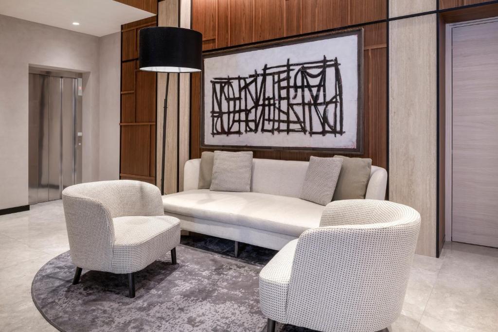 Posezení v ubytování AC Hotel by Marriott Clodio Roma
