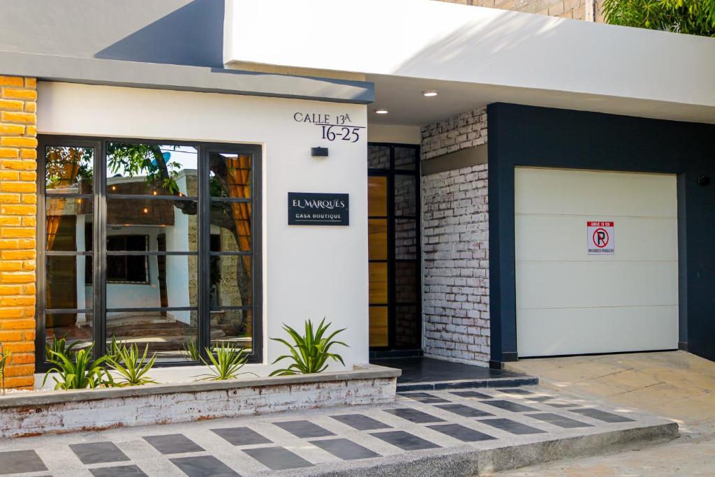 a building with a garage with a no parking sign at El marqués casa boutique in Ríohacha