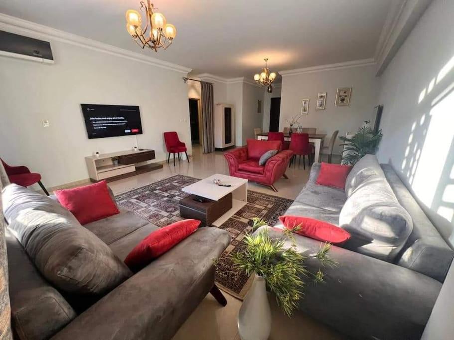 Posezení v ubytování furnished Hotel apartment with Private Garden B8