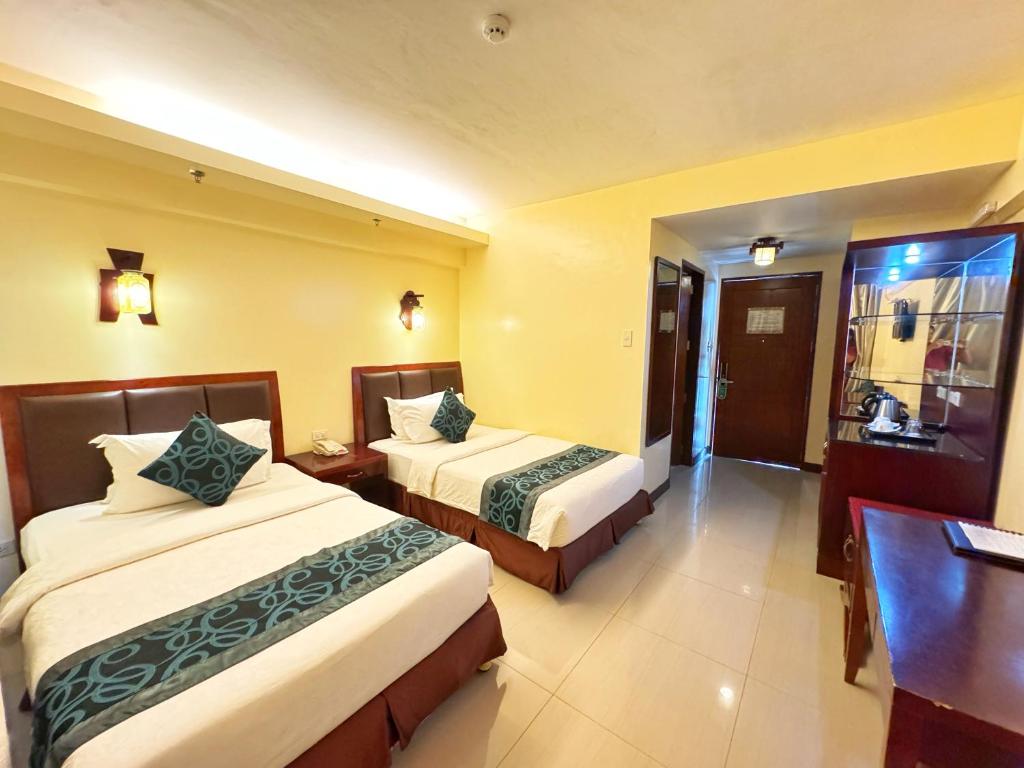 Postel nebo postele na pokoji v ubytování Golden Phoenix Hotel Boracay