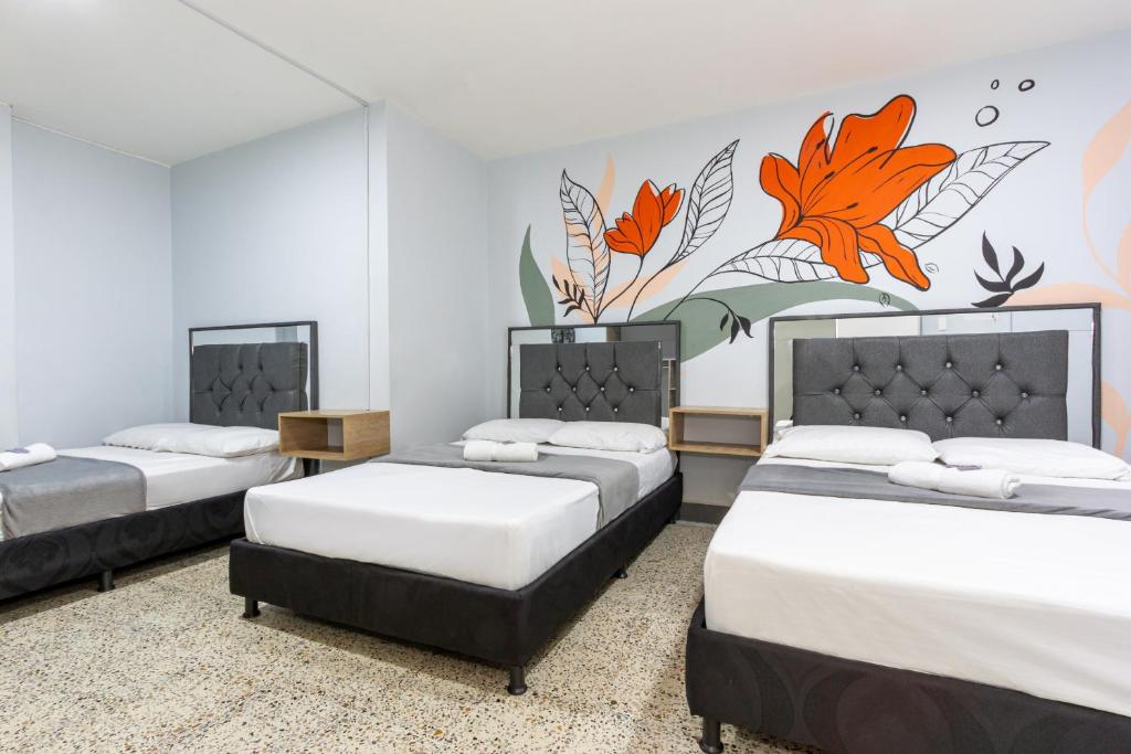 Postel nebo postele na pokoji v ubytování Hotel Guayacanes 70