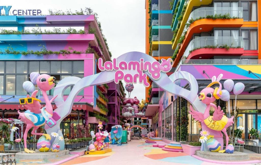 a rendering of the mall of the emirates anaheim resort at Flamingo Hai Tien in Hoằng Hóa