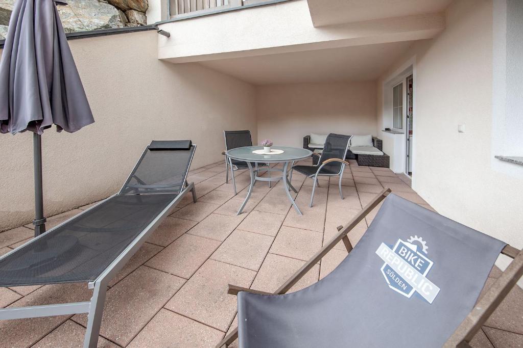 A seating area at Panoramablick Sölden