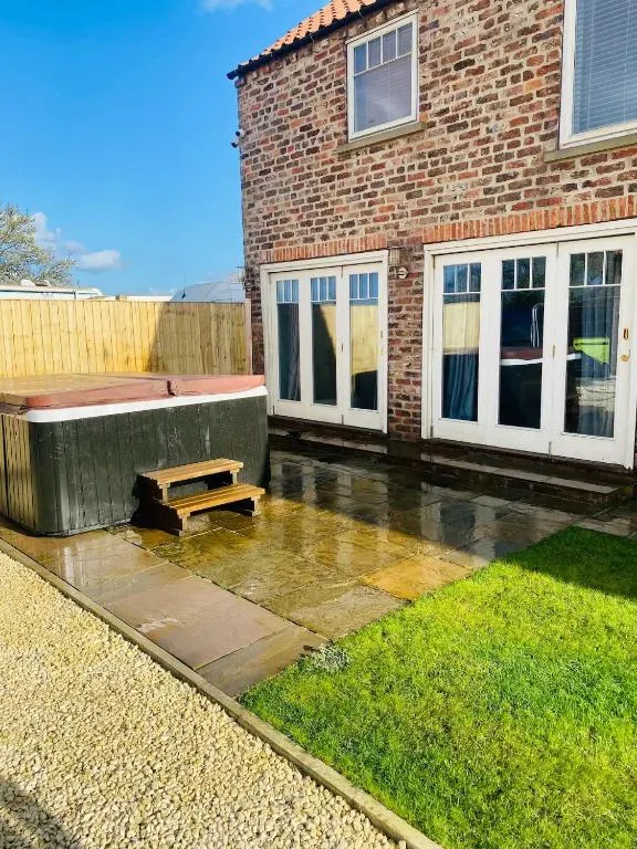 Barn near York with hot tub - Perfect for Groups and Families