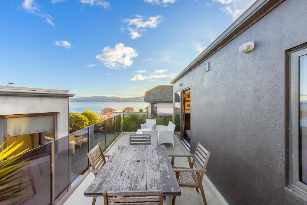 Gather Taupo - Lakeview - Spa Pool - Resim 11