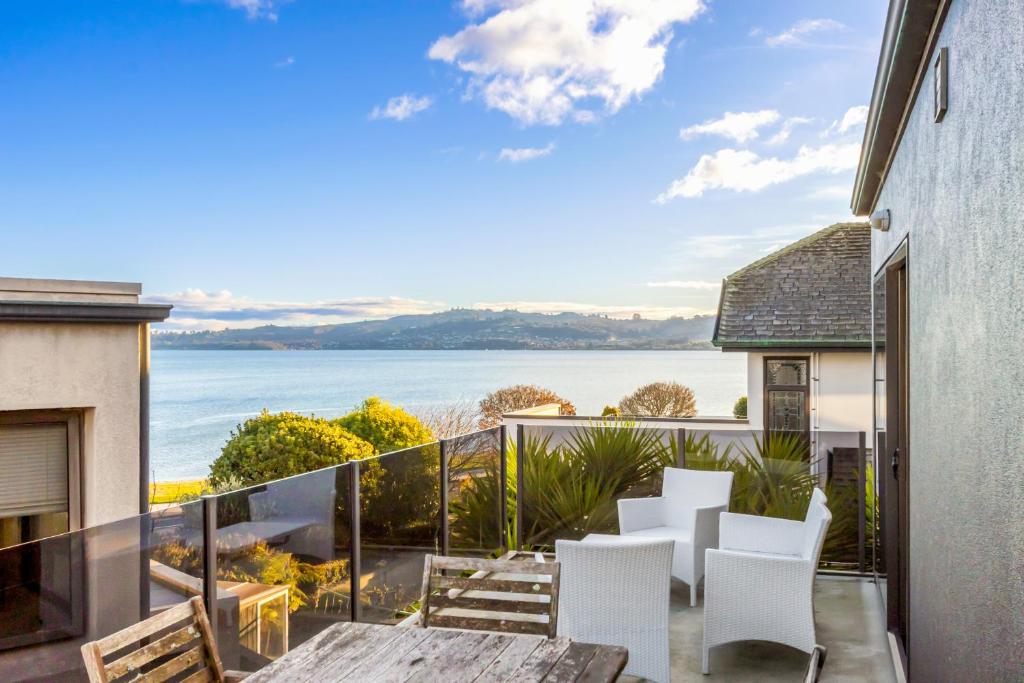 Gather Taupo - Lakeview - Spa Pool - Resim 6