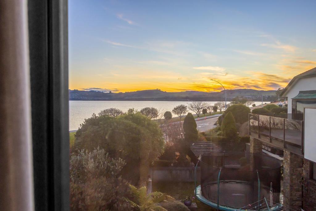 Gather Taupo - Lakeview - Spa Pool - Resim 25