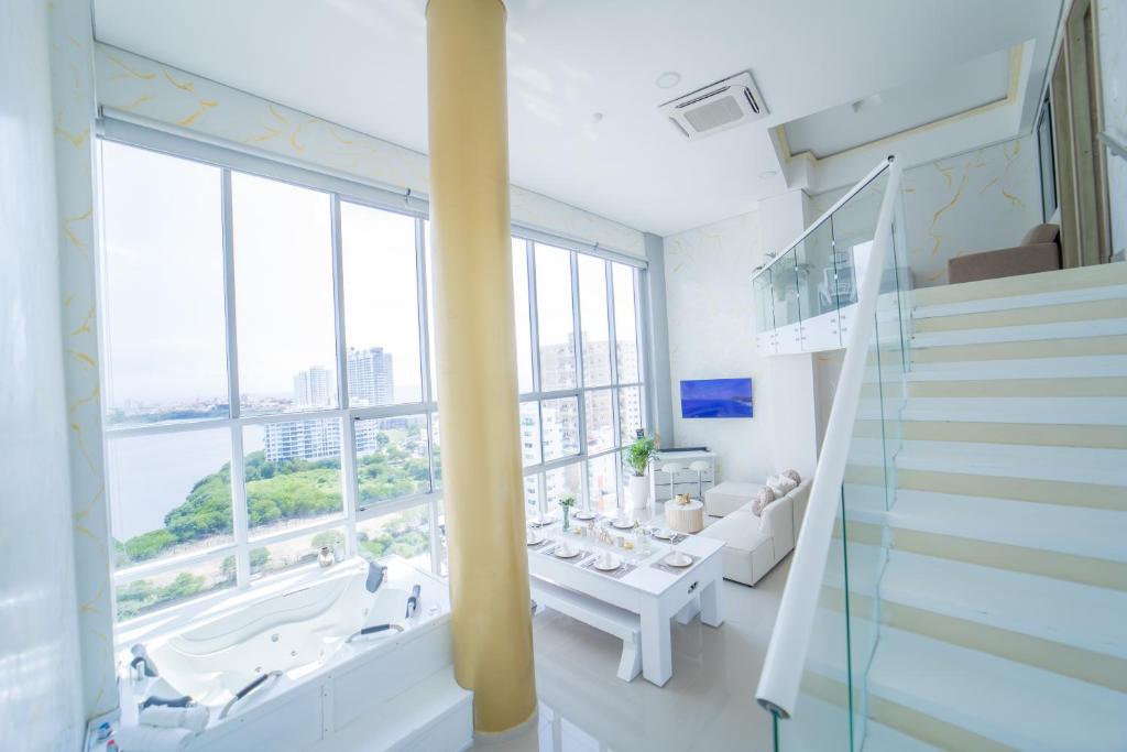 Image showcasing 4800 Auburn Ave #Penthouse 001-1608 - Trulia