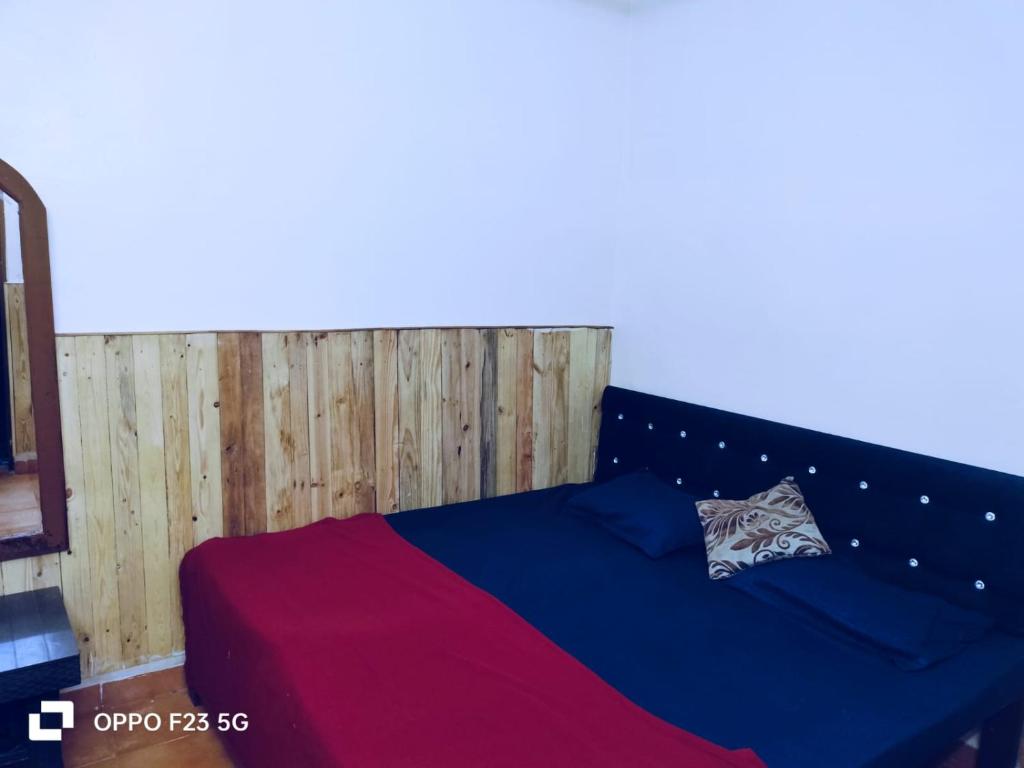 Postel nebo postele na pokoji v ubytování Beach Ave Maria GuestHouse and Family Restaurant colva