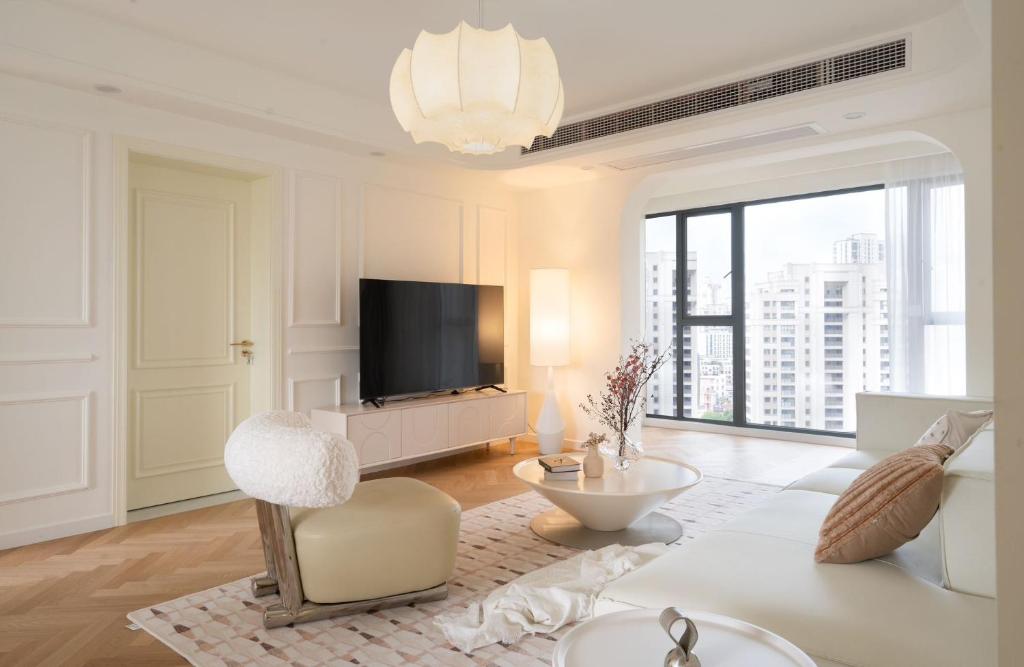 Gallery image of Eastern Hub - Bund Branch 3-Bedroom Near Yuyuan Garden, Nanjing Road with Shanghai Tower Views, Near Subway in Shanghai