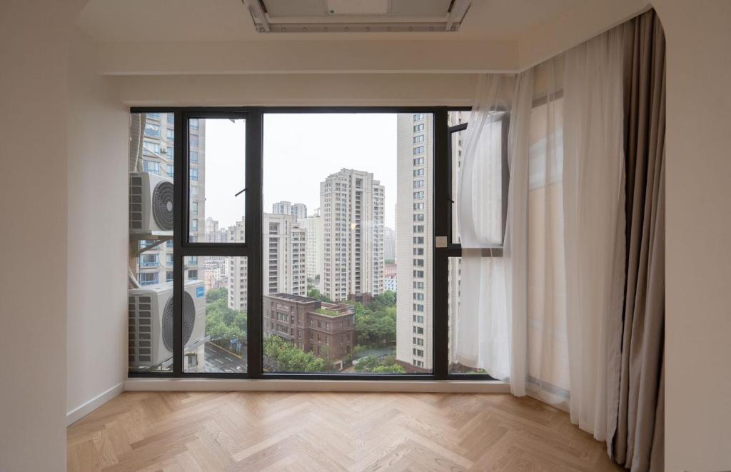 Gallery image of Eastern Hub - Bund Branch 3-Bedroom Near Yuyuan Garden, Nanjing Road with Shanghai Tower Views, Near Subway in Shanghai