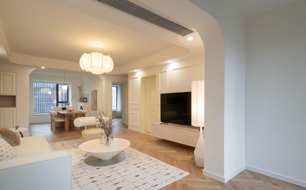Gallery image of Eastern Hub - Bund Branch 3-Bedroom Near Yuyuan Garden, Nanjing Road with Shanghai Tower Views, Near Subway in Shanghai