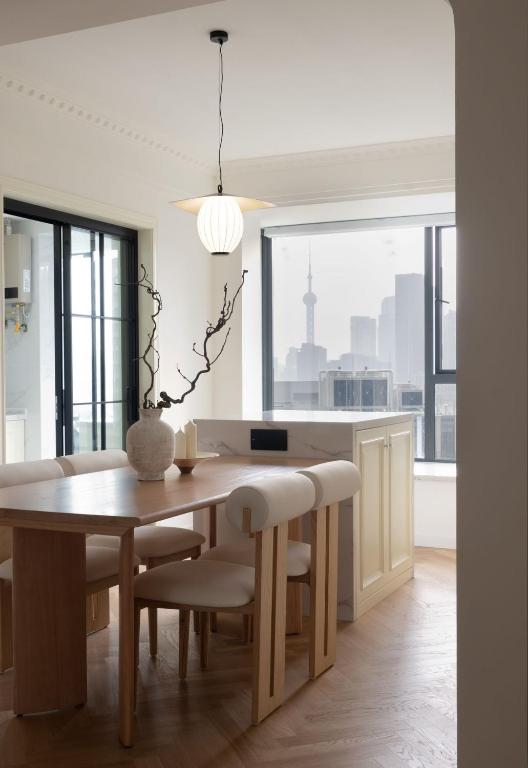 Gallery image of Eastern Hub - Bund Branch 3-Bedroom Near Yuyuan Garden, Nanjing Road with Shanghai Tower Views, Near Subway in Shanghai