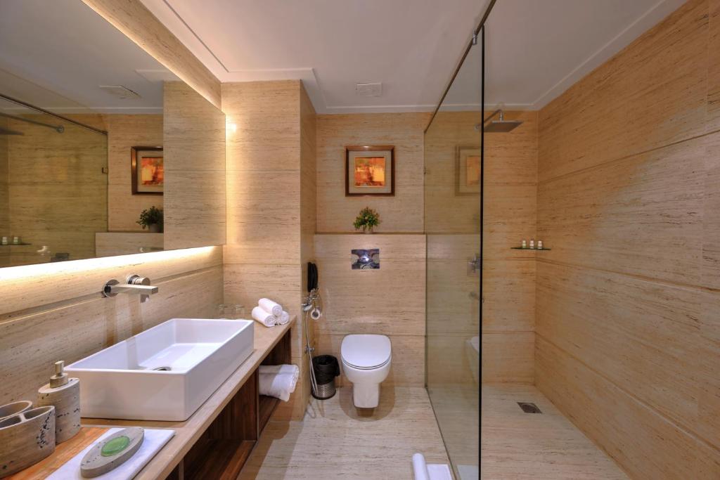 Koupelna v ubytování Golden Tulip Agra