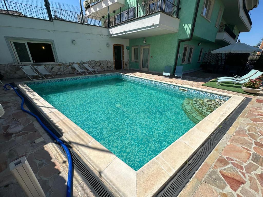 Bazén v ubytování Hotel San Berardo nebo v jeho okolí