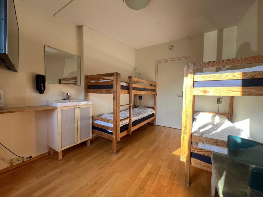 Beachfront Gjøvik Hovdetun Hostel - Eenpersoonsbed In Dames Slaapzaal