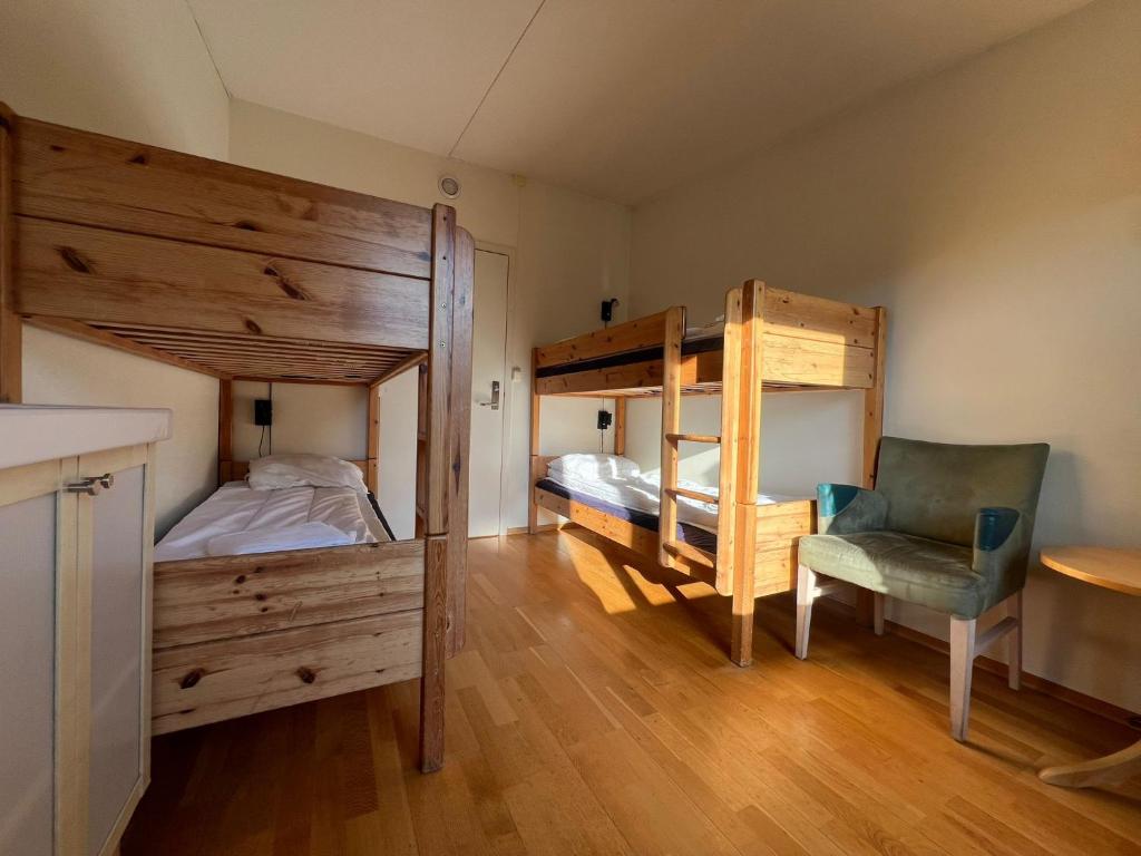 Beachfront Gjøvik Hovdetun Hostel - Eenpersoonsbed In Een Mannen Slaapzaal