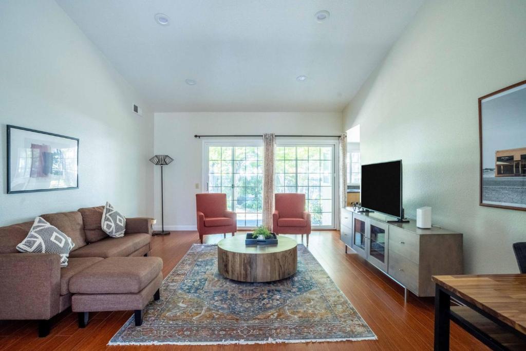 Gallery image of Foster City 4br w backyard near parks shops SFO-1596 in Foster City