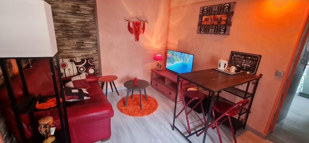 Μια τηλεόραση ή/και κέντρο ψυχαγωγίας στο Micro studio vitaminé