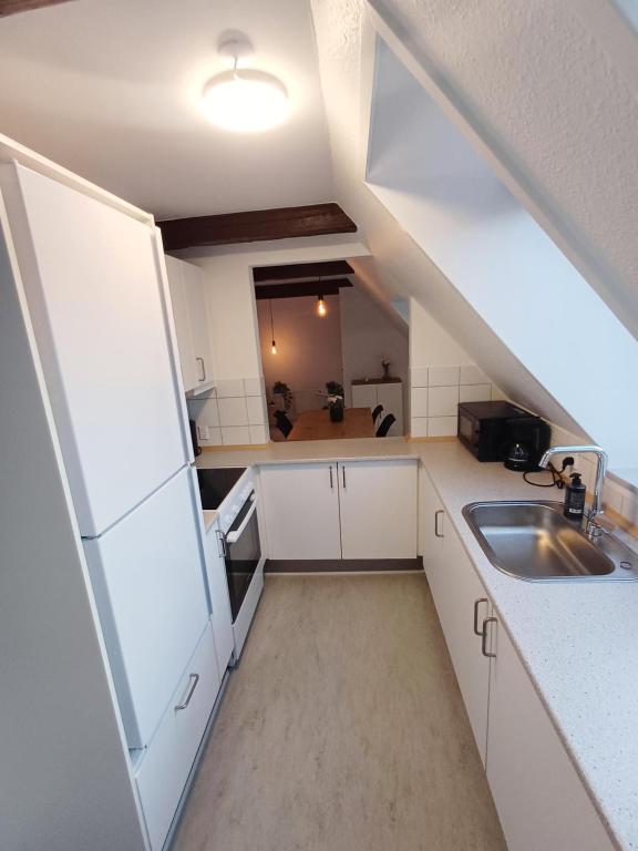 Kuchyň nebo kuchyňský kout v ubytování Large Double Room In The Center Of City