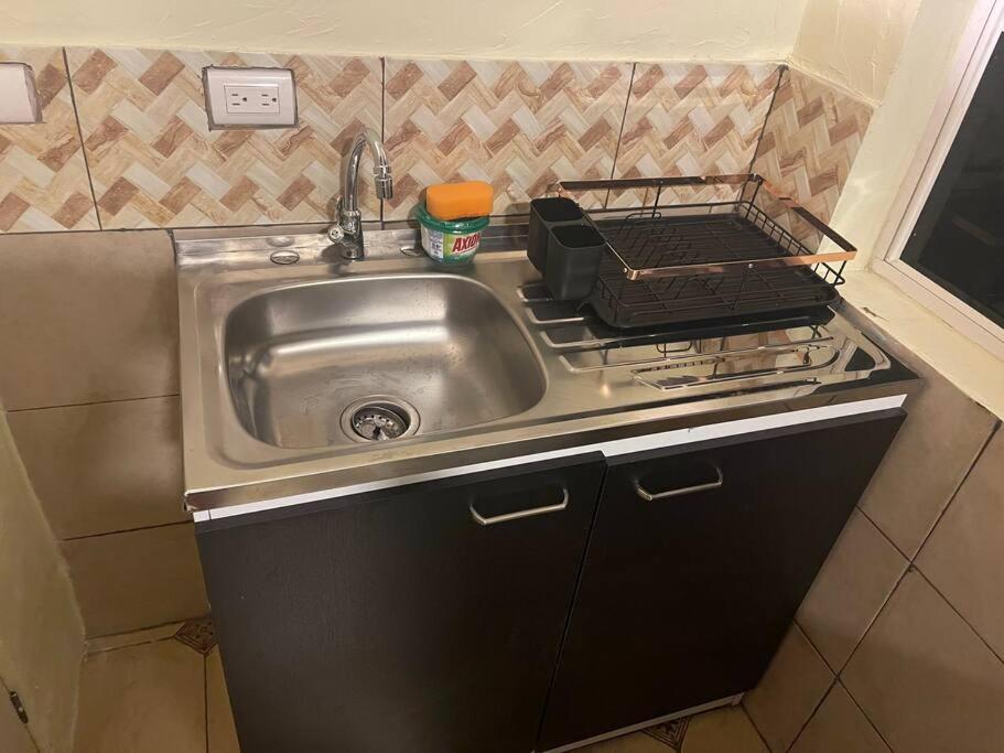 Køkken eller tekøkken på Guesthouse in Bosques de Santa Elena 2