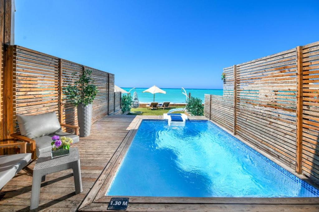 Bazén v ubytování XU Sidi Abdel Rahman Resort & Spa nebo v jeho okolí