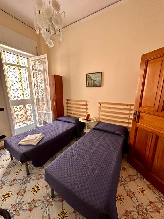 Posteľ alebo postele v izbe v ubytovaní Maman Suite, city center near Molo Beverello