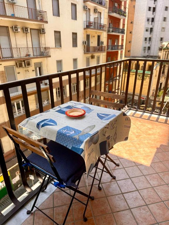 Balkón alebo terasa v ubytovaní Maman Suite, city center near Molo Beverello
