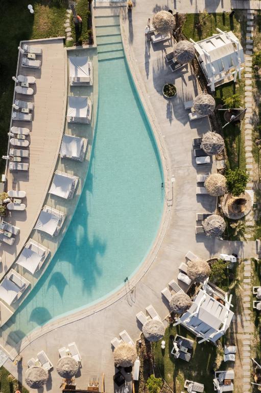 Basen w obiekcie Blue Carpet Luxury Suites lub w pobliżu