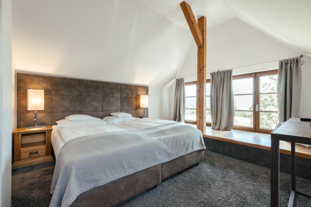 Rúm í herbergi á Hotel Annelies