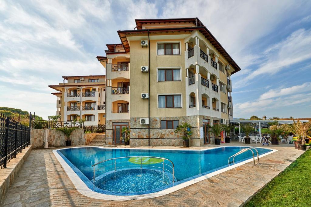 Bazén v ubytování Toma's Residence - Front Beach nebo v jeho okolí