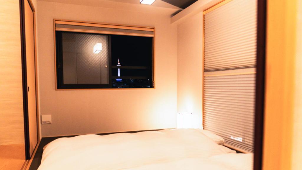 Postel nebo postele na pokoji v ubytování Tabist kiki HOTEL KYOTO Gojo Karasuma