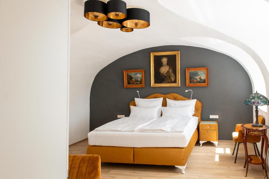 Postel nebo postele na pokoji v ubytování Schloss Hotel Colmdorf