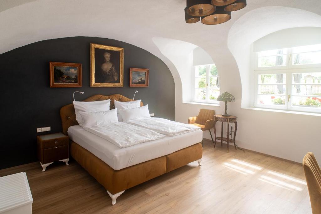 Postel nebo postele na pokoji v ubytování Schloss Hotel Colmdorf