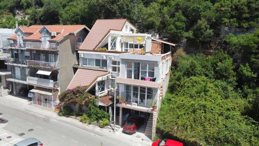 Budova, kde se apartmán nachází