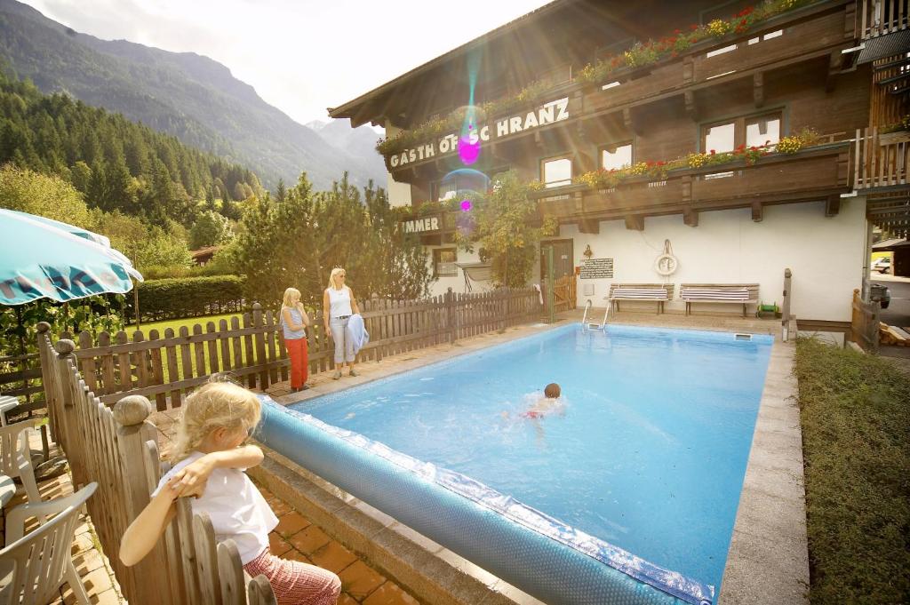 Bazén v ubytovaní Aparthotel Garni Schranz alebo v jeho blízkosti