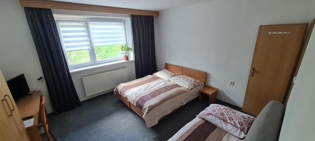 Postel nebo postele na pokoji v ubytování Penzión Borievka