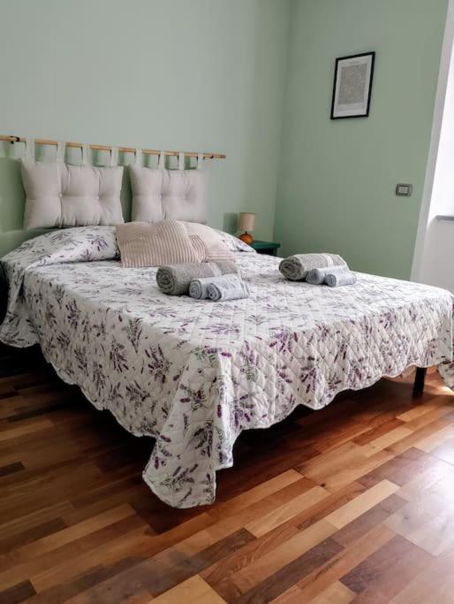 a bedroom with a large bed with a blanket at Appartamento Casa Libe in Ornavasso