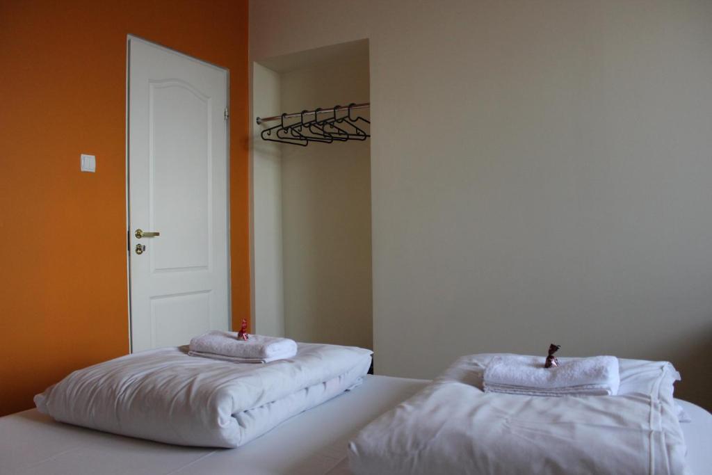 Postel nebo postele na pokoji v ubytování Viru Backpackers Hostel
