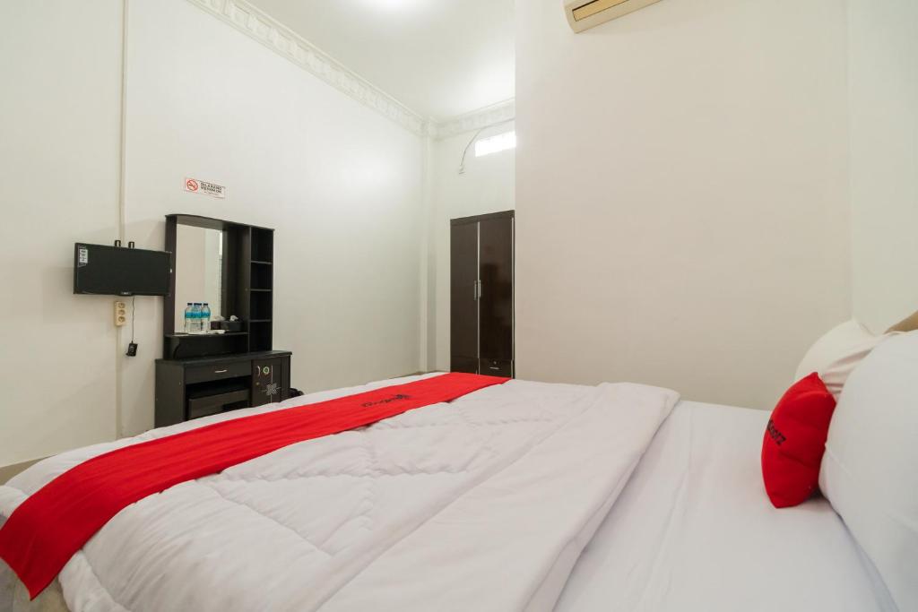 RedDoorz Syariah near Universitas Putra Indonesia Padang - Habitación Doble Estándar