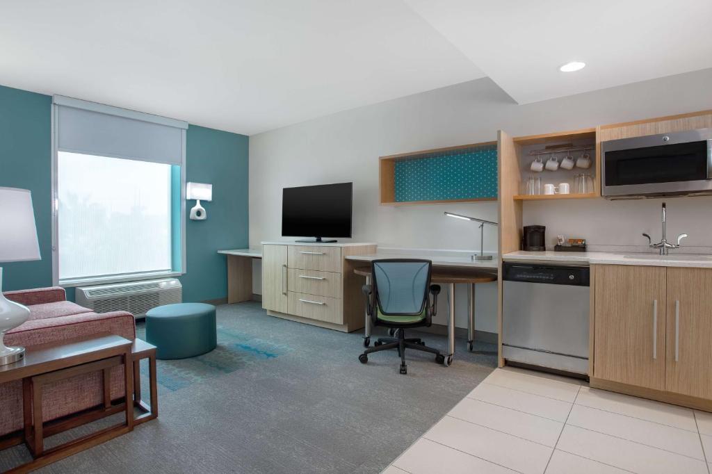 Kuchyň nebo kuchyňský kout v ubytování Home2 Suites by Hilton Destin