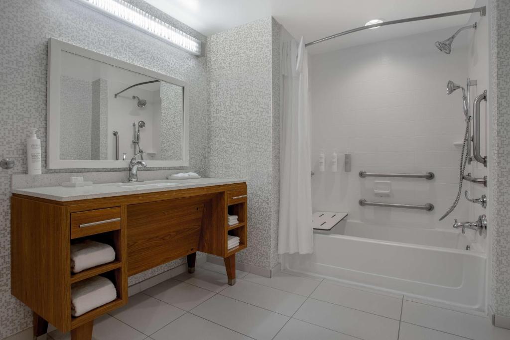 Koupelna v ubytování Home2 Suites by Hilton Destin