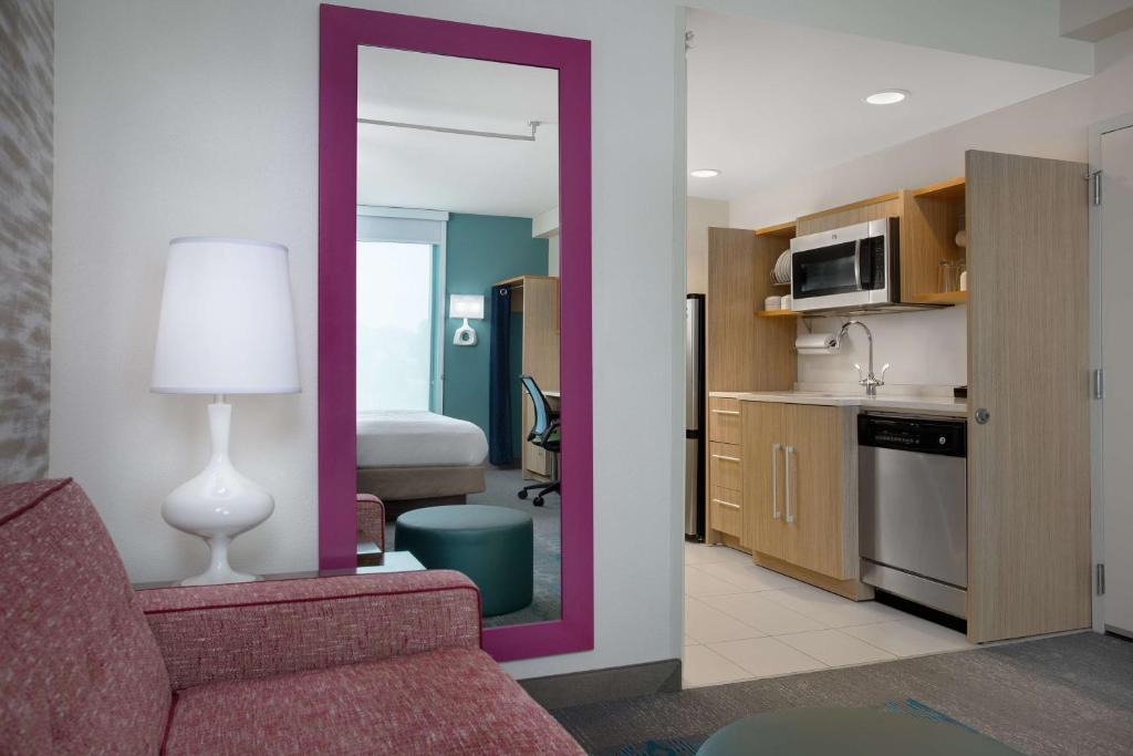 Kuchyň nebo kuchyňský kout v ubytování Home2 Suites by Hilton Destin