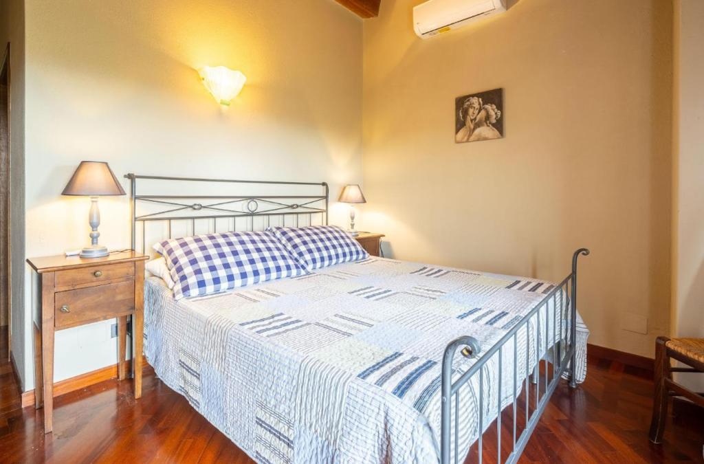 Postel nebo postele na pokoji v ubytování Villa La Fornace - Campagnatico, Italy