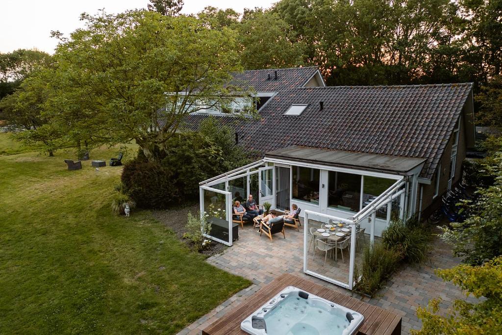Residenties en bungalow Royal Domburg - Three-Bedroom Bungalow With Hot Tub