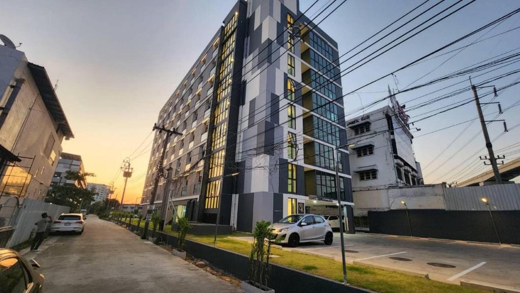 a white car parked in front of a building at OK Hotel Bangkok in Bangkok