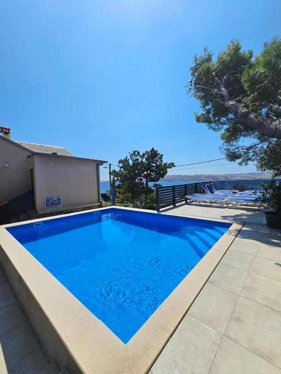 Bazén v ubytovaní Beachfront House Ivana with Pool - renovated 2025 alebo v jeho blízkosti