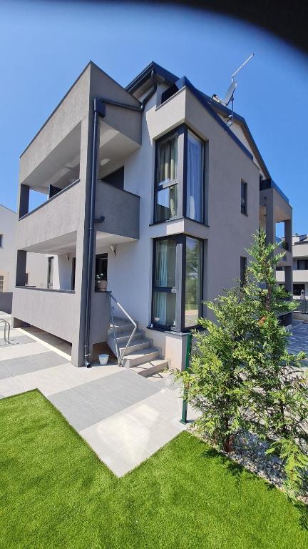 Το κτήριο όπου στεγάζεται  η βίλα