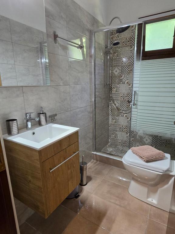 Koupelna v ubytování Karidia Apartments