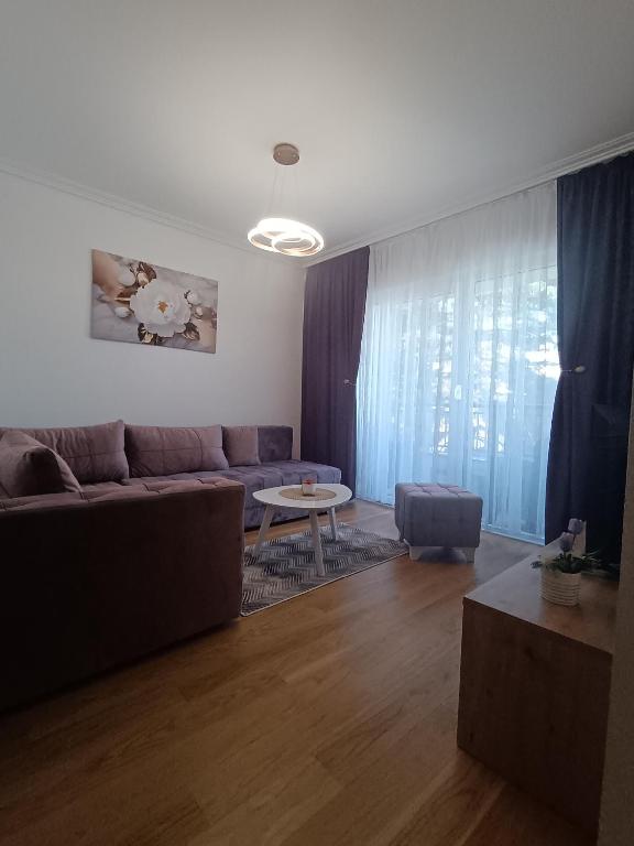 Зона вітальні в Apartman Tole Divčibare